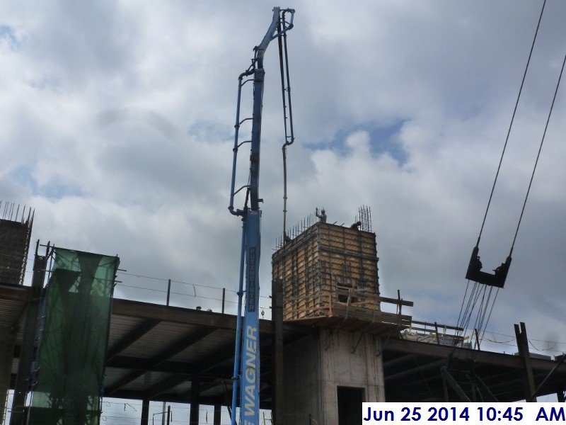 Pouring concrete at Elev. 5,6 (3rd Floor) Facing South-West (800x600)